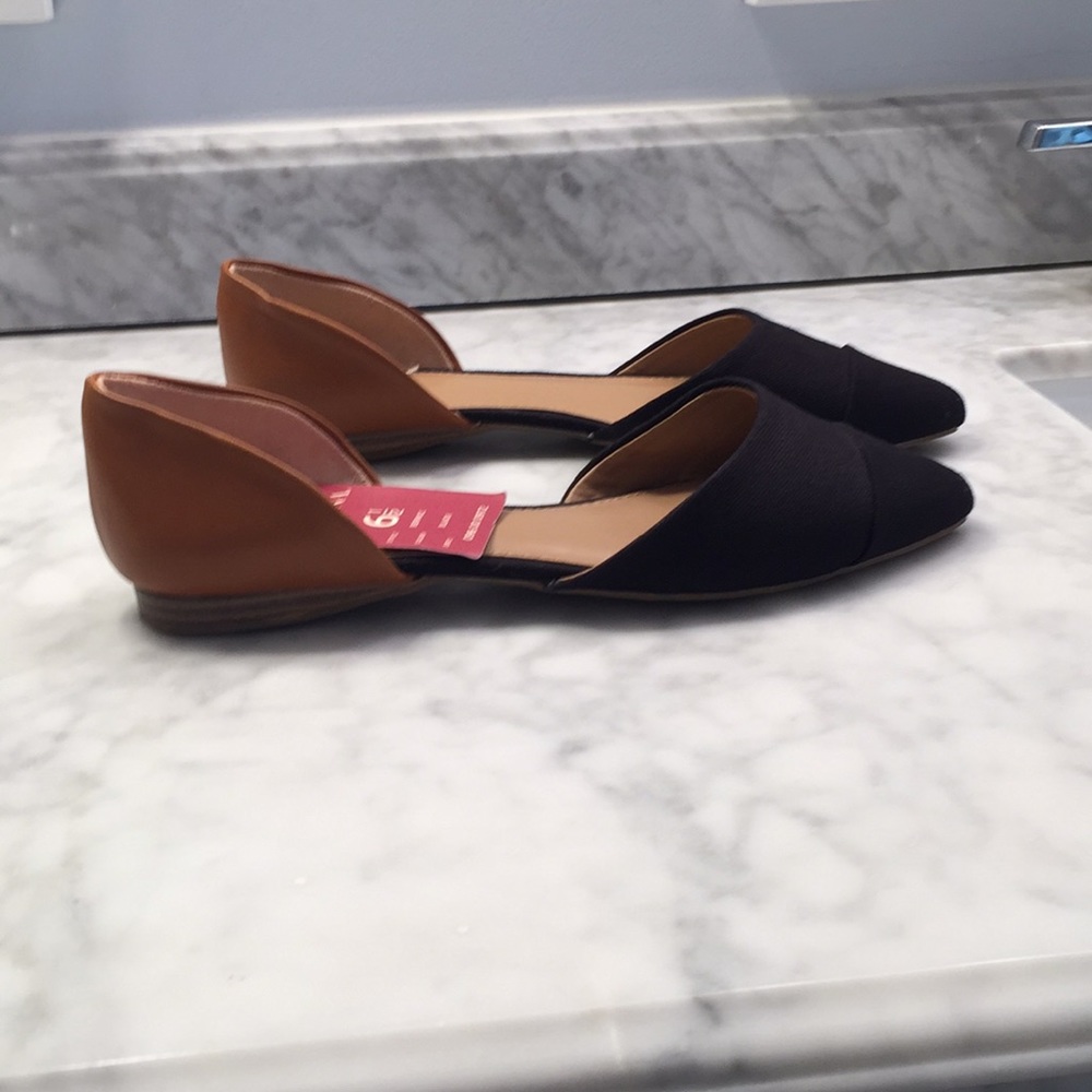 Black and cognac flats